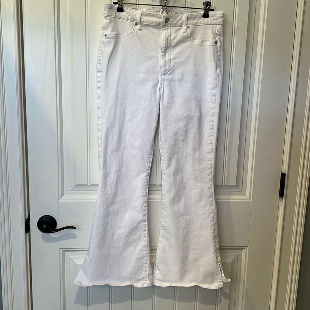 American Eagle white super high rise flare jeans 10 short EUC
